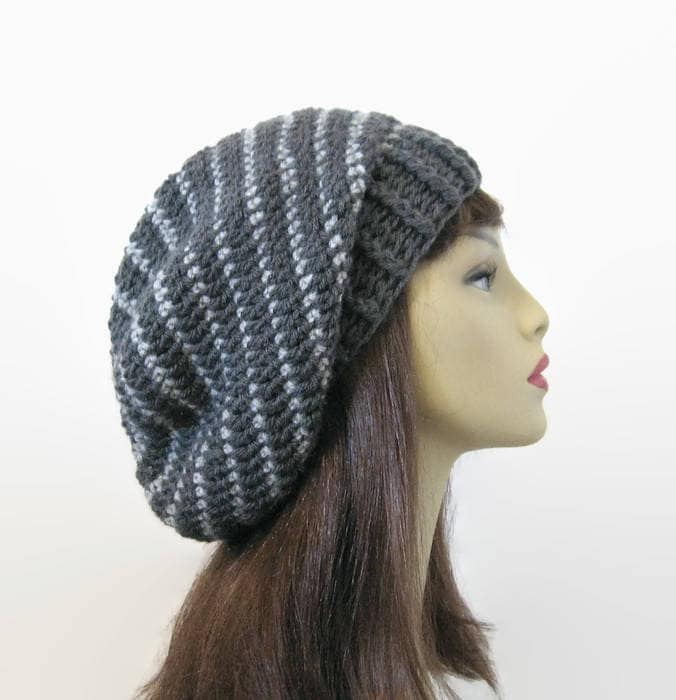 Crochet Slouchy Hat Grau Strickmütze Dunkelgrau Gestreift Gehäkelte Damenmütze Anthrazit Beret Graue Slouch Tam Beanie Knit von CreativeDesignsbyAmi