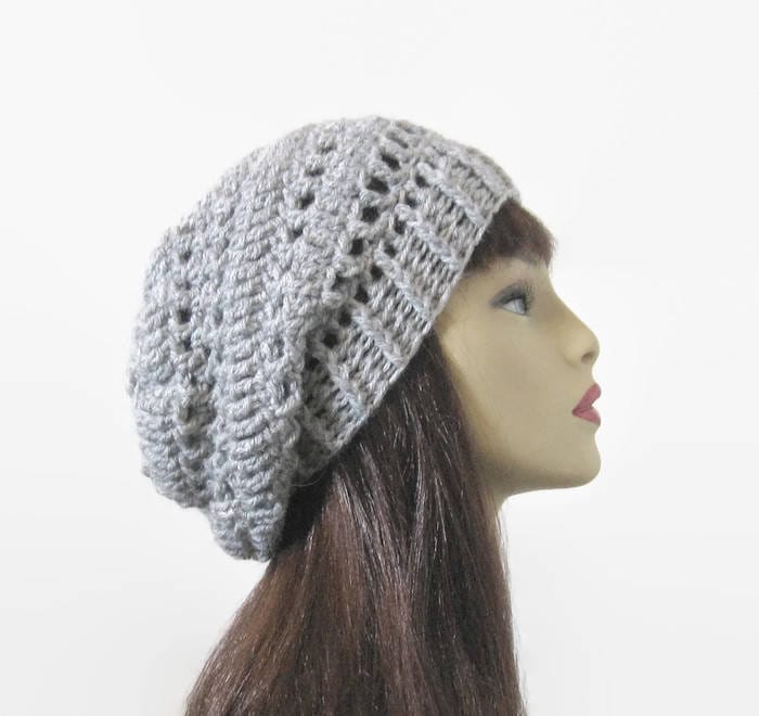 Crochet Slouchy Hat Slouch Mütze Grau Knit Hellgrau Beret Cap Graue Beanie Häkeln Tam Damen Hut von CreativeDesignsbyAmi