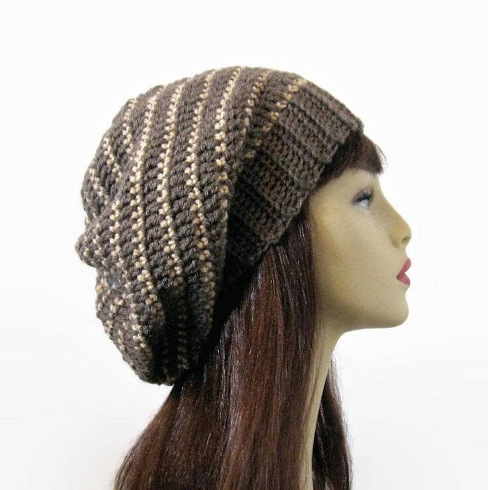 Gestreifte Taupe Slouch Mütze Tan Crochet Damenmütze Braun Baskenmütze Slouchy Hat Strickmütze Häkeln Beanie von CreativeDesignsbyAmi
