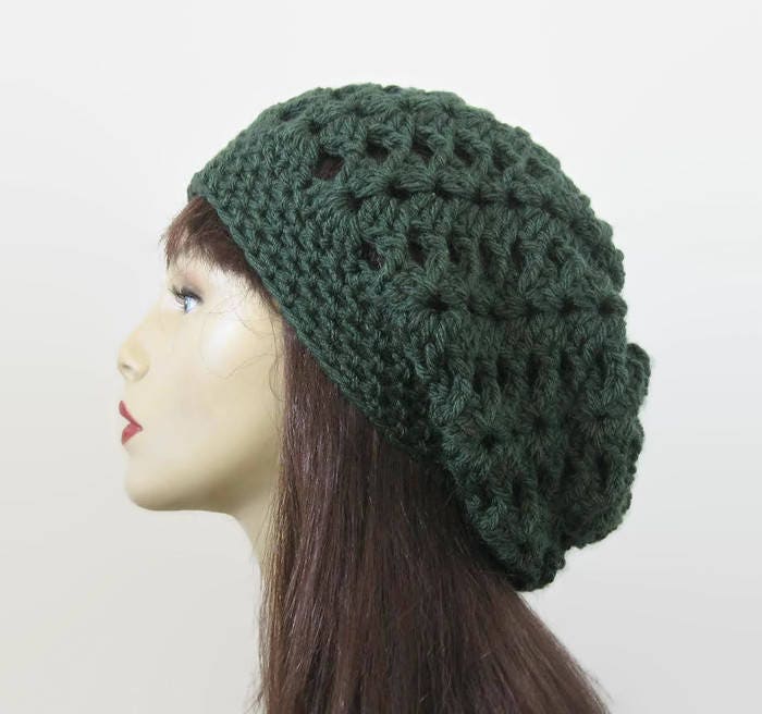 Grüner Gehäkelter Slouchy Hut Grüne Slouch Mütze Waldgrün Strickmütze Olivgrüne Häkelmütze Baskenmütze Grün Slouch Tam von CreativeDesignsbyAmi