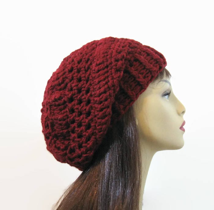 Rot Häkeln Slouchy Mütze Kastanienbraun Hut Dunkelrote Häkelmütze Maroon Baskenmütze Dunkelrot Slouchy Tam Slouch Strickmütze Rot Gehäkelte von CreativeDesignsbyAmi