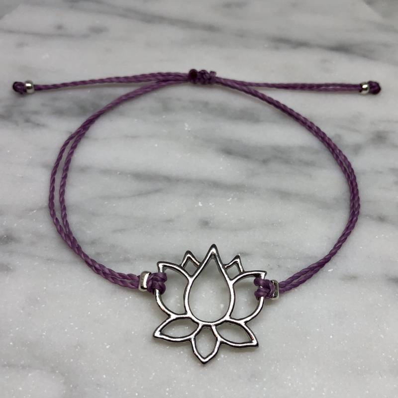 Lotus Armband, String Verstellbares Bettelarmband, Einfaches Benutzerdefinierte Geschenke Für Sie, Brautjungfer Lotus Armband, String Verstellbares Bettelarmband, Einfaches Benutzerdefinierte Geschenke Für Sie, Brautjungfer von CreativeDreamerShop