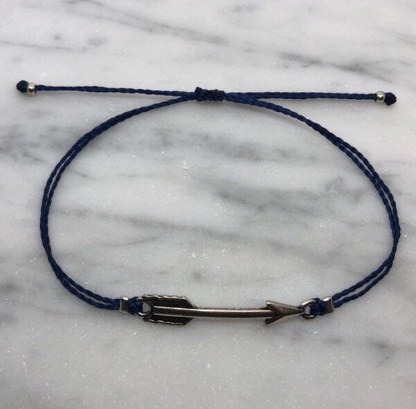 Pfeil Armband, String Verstellbares Bettelarmband, Einfaches Geschenk Für Sie, Brautjungfer Geschenke Pfeil Armband, String Verstellbares Bettelarmband, Einfaches Geschenk Für Sie, Brautjungfer Geschenke von CreativeDreamerShop