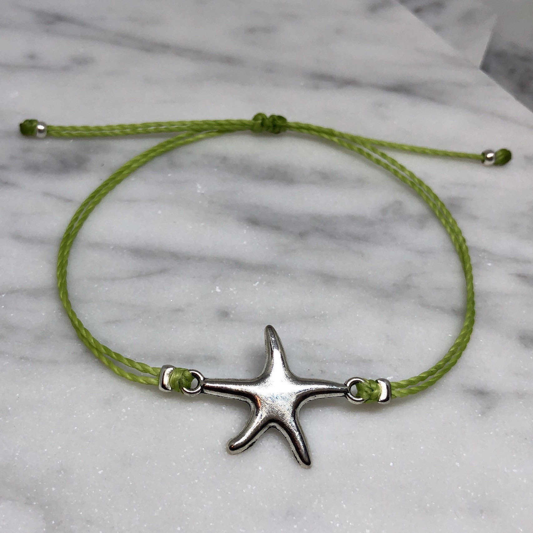 Seestern Armband, String Verstellbares Bettelarmband, Einfaches Geschenk Für Sie, Brautjungfer Geschenke Seestern Armband, String Verstellbares Bettelarmband, Einfaches Geschenk Für Sie, Brautjungfer Geschenke von CreativeDreamerShop
