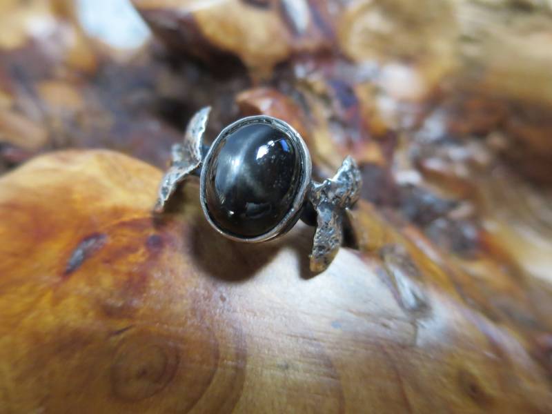 Brutalist Silber Stern Diopsid Aspen Blatt Ring - Größe 5.5 Brutalist Silber Stern Diopsid Aspen Blatt Ring - Größe 5.5 von CreativeEddy