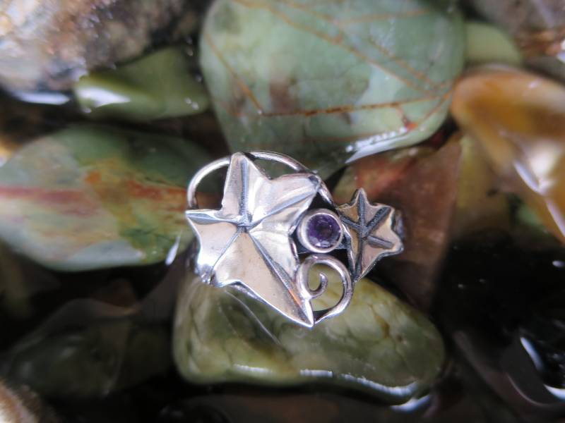 Efeu Blatt Amethyst Ring, Sterling Silber Brutalist Größe 8 Efeu Blatt Amethyst Ring, Sterling Silber Brutalist Größe 8 von CreativeEddy