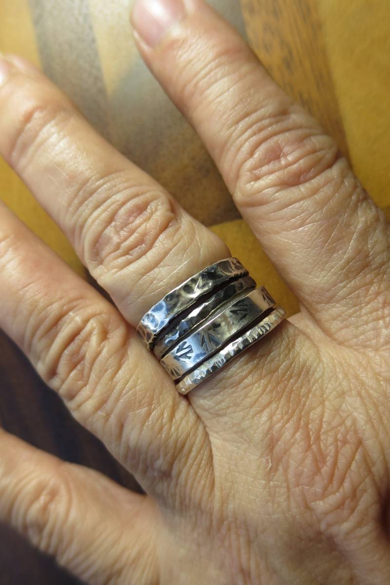 Gehämmertes Sterling Silber Ringset - Strukturierte Bänder | 4Er Set Gehämmertes Sterling Silber Ringset - Strukturierte Bänder | 4Er Set von CreativeEddy
