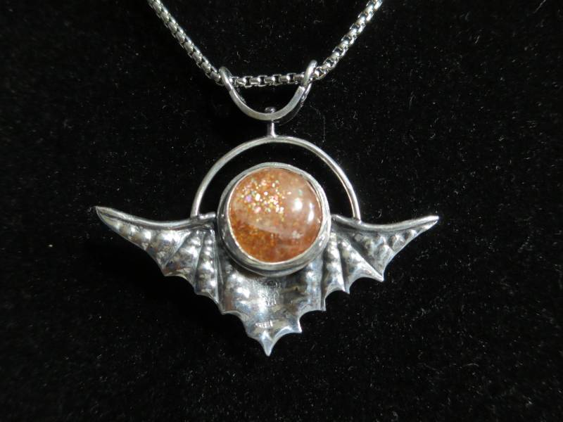 Großer Sterling Silber Brutalist Sonnenstein Mond Und Fledermaus Schwenk Anhänger Großer Sterling Silber Brutalist Sonnenstein Mond Und Fledermaus Schwenk Anhänger von CreativeEddy