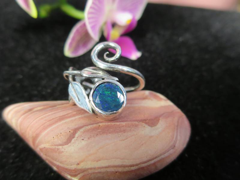 Hübscher Elfen Schwarz Opal Verstellbarer Ring, Brutalist Sterling Silber Edelstein Ring Hübscher Elfen Schwarz Opal Verstellbarer Ring, Brutalist Sterling Silber Edelstein Ring von CreativeEddy
