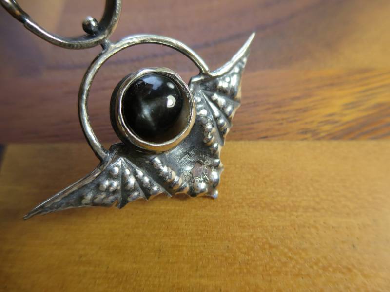 Sterling Silber Fledermaus Anhänger Schwarzer Stern Diopsid Swivel Moon Sterling Silber Fledermaus Anhänger Schwarzer Stern Diopsid Swivel Moon von CreativeEddy