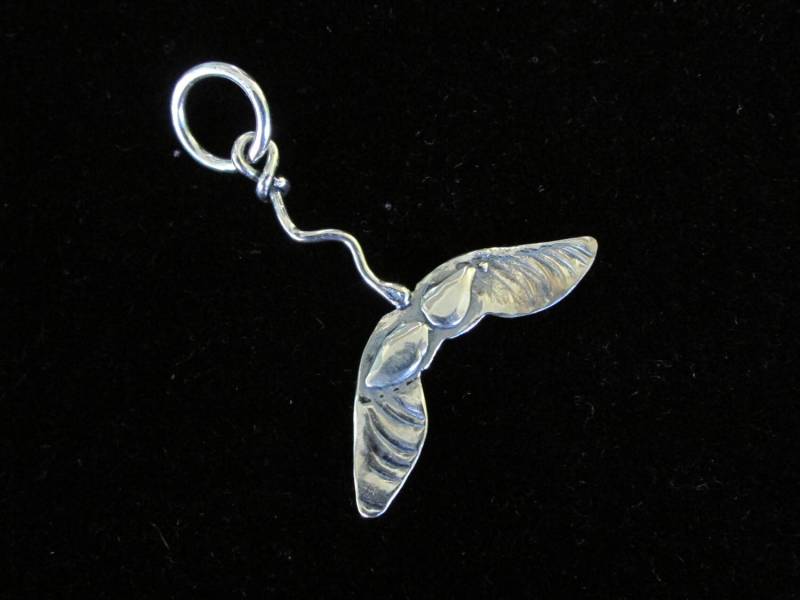 Sterling Silber Maple Seed Anhänger Brutalist Style Sterling Silber Maple Seed Anhänger Brutalist Style von CreativeEddy