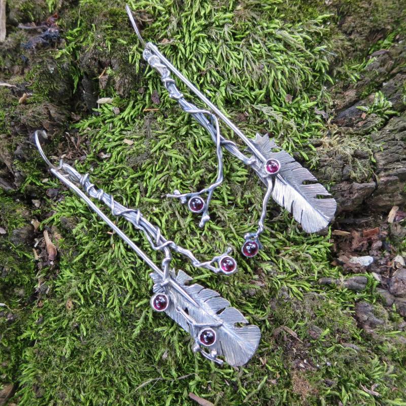 sterling Silber Brutalist Feder Granat Ohrringe sterling Silber Brutalist Feder Granat Ohrringe von CreativeEddy
