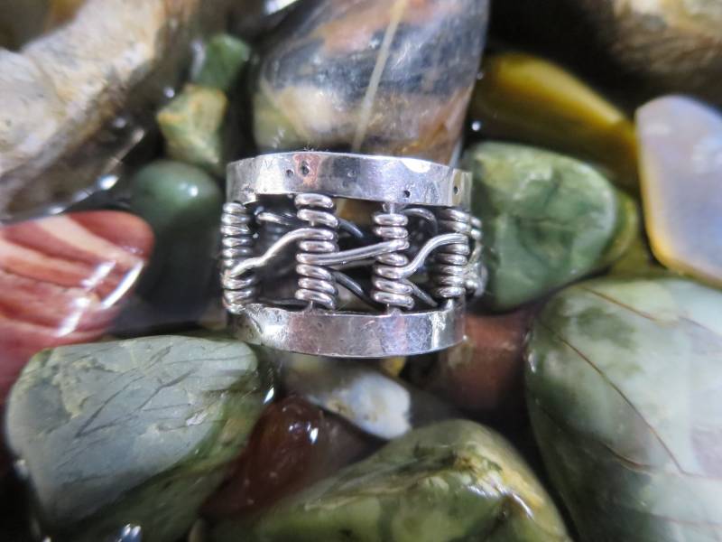 sterling Silber Brutalist Gewebter Ring - Größe 6 Handgemacht sterling Silber Brutalist Gewebter Ring - Größe 6 Handgemacht von CreativeEddy
