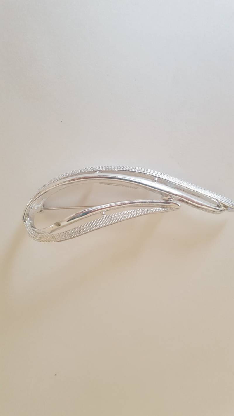 Vintage Sarah Coventry Silber Ton Stilisierte Blatt Brosche Buch Pc von CreativeEnergyShop