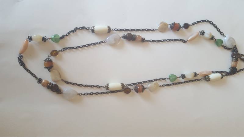 Wunderschöne Klobige Mehrschichtige Beige, Gelbe Und Grüne Achatperlen 64-Zoll-Designerhalskette Wunderschöne Klobige Mehrschichtige Beige, Gelbe Und Grüne Achatperlen 64-Zoll-Designerhalskette von CreativeEnergyShop