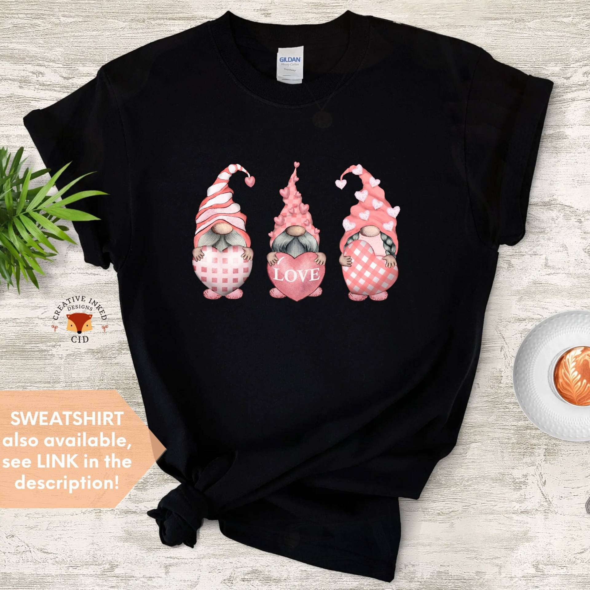 Valentinstag Shirt, Geschenk, Geschenk Für Freundin, Süßes Gnom Shirts Frauen, Liebestag, Sie von CreativeInkedDesigns