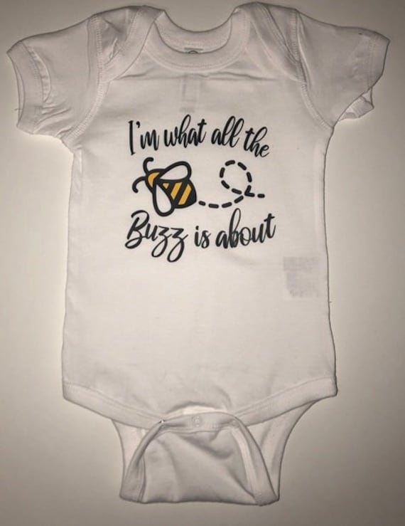 I'm What All The Buzz Is About - Baby Strampler von CreativeKoalas