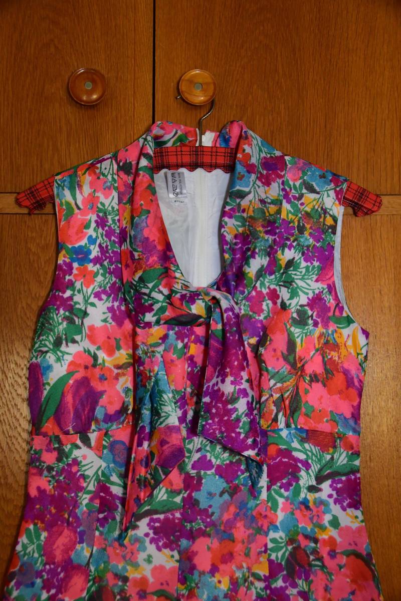 Hübsches Minikleid in Größe 40 Ohne Ärmel/100% Polyester Trevira True Vintage Damenmode 70Er Flower Power 98cm Lang von CreativeMacroArt
