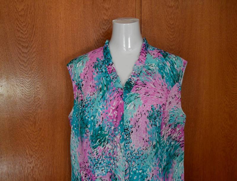 Hübsches Sommerkleid in Größe 50 Ohne Ärmel/100% Polyester Trevira True Vintage Damenmode 70Er Flower Power 110cm Lang von CreativeMacroArt