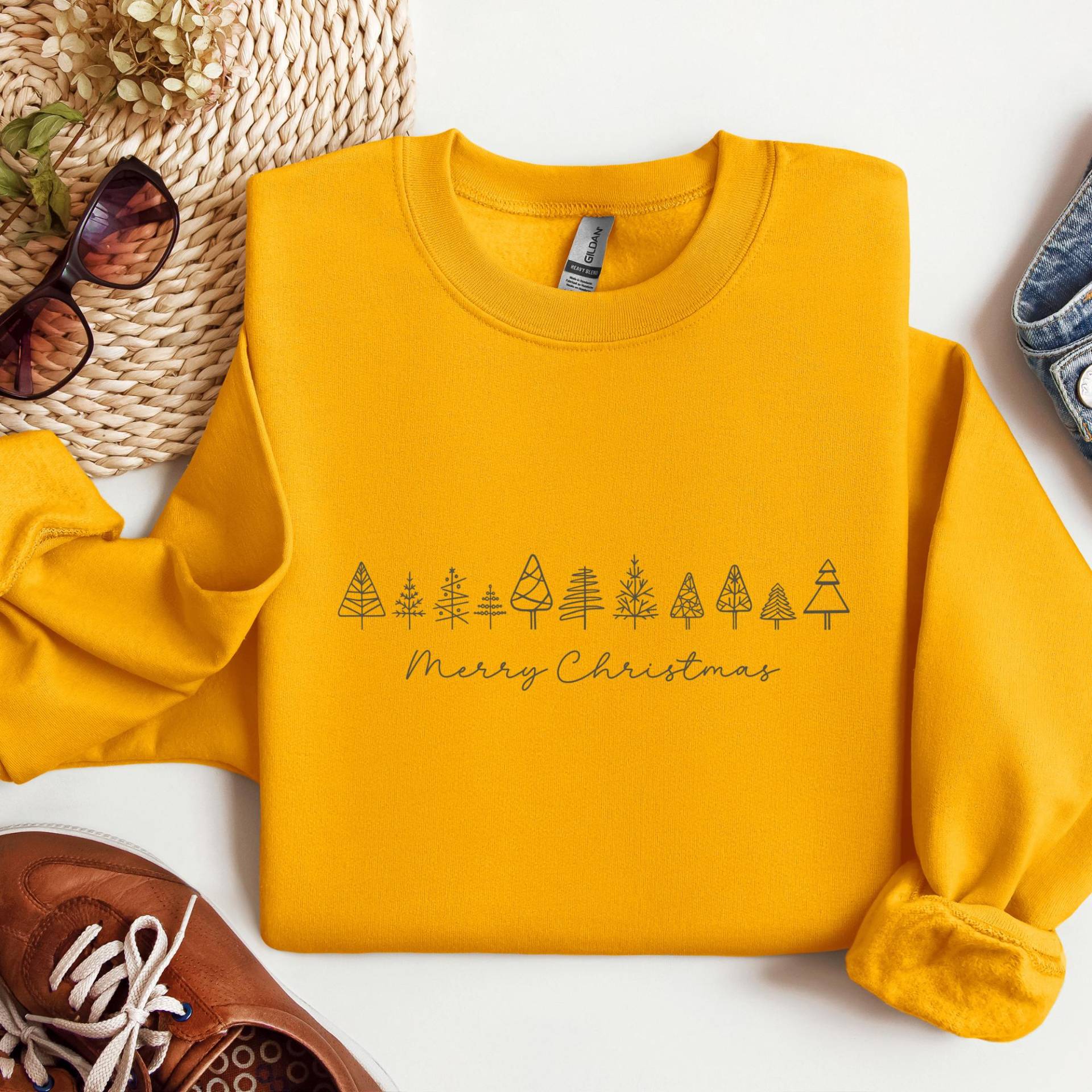 Christmas Trees, Merry Christmas, Unisex, Family Sweaters, Winter, Gift Idea, Sweatshirt, Shirt, Crewneck, Holiday Sweatshirts von CreativeMaterial