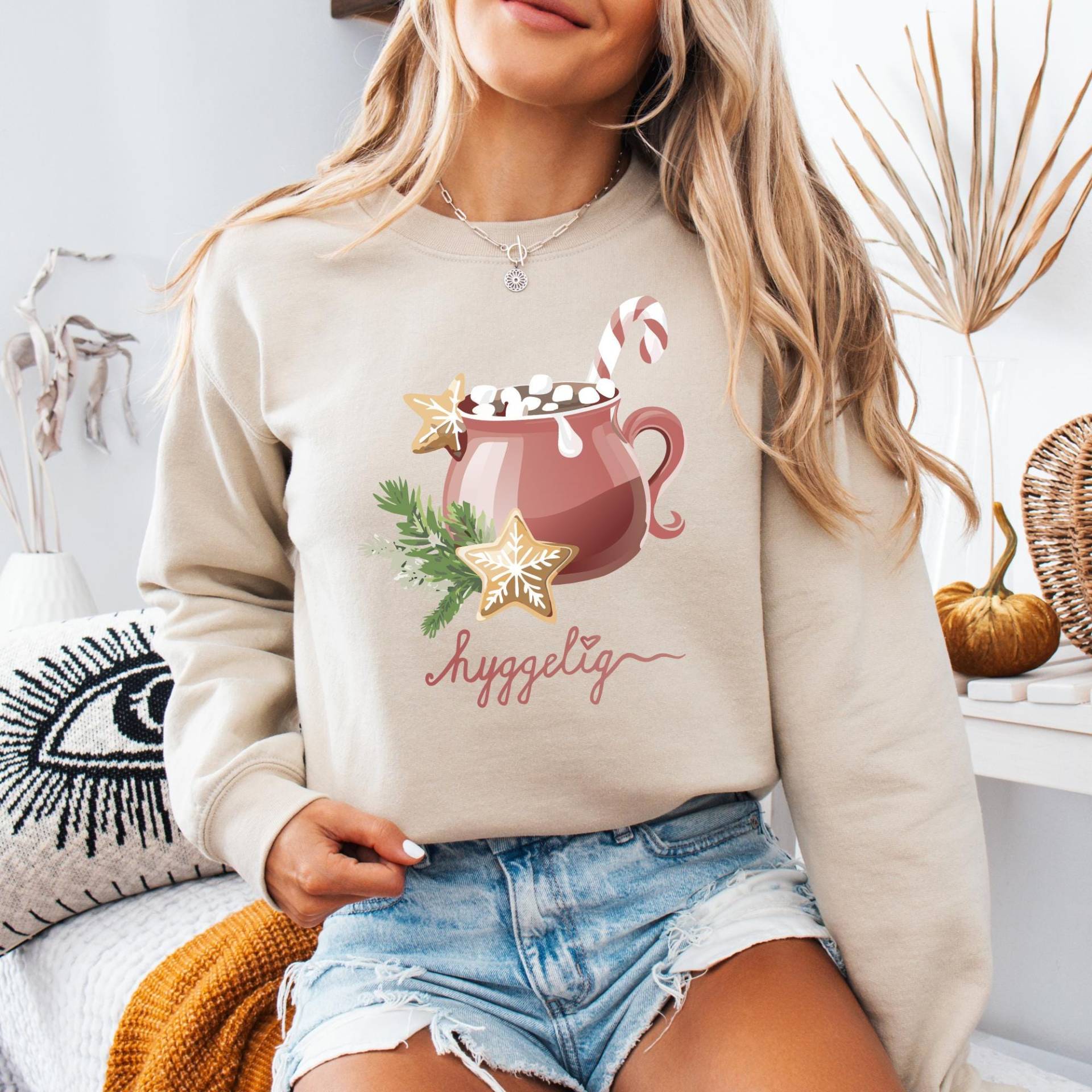 Sweatshirt Hot Cacao, Hygge, Hyggelig Unisex, Round Neck, Christmas Cookies, Candy Cane, Marshmallows, Mug, Cup von CreativeMaterial