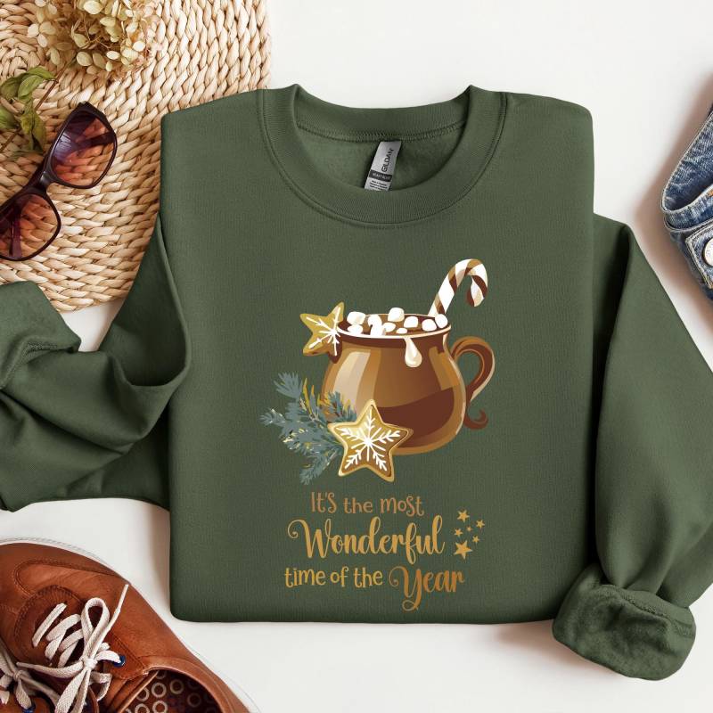 Sweatshirt Hot Cacao, It's The Most Wonderful Time Of Year, Unisex, Round Neck, Christmas Cookies, Candy Cane, Marshmallows, Cozy, Gold von CreativeMaterial