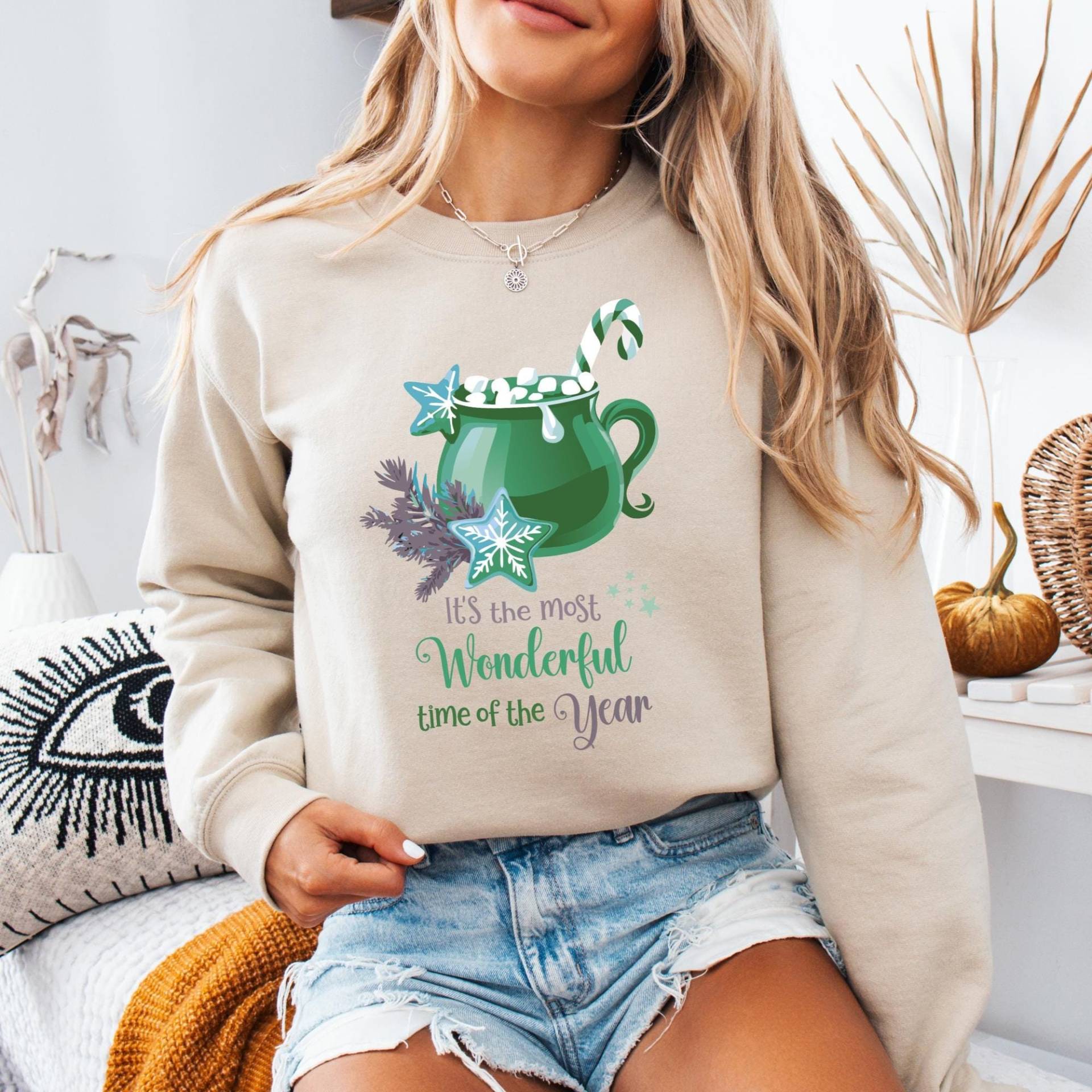 Sweatshirt Hot Cacao, It's The Most Wonderful Time Of Year, Unisex, Round Neck, Christmas Cookies, Candy Cane, Marshmallows, Green Cup von CreativeMaterial