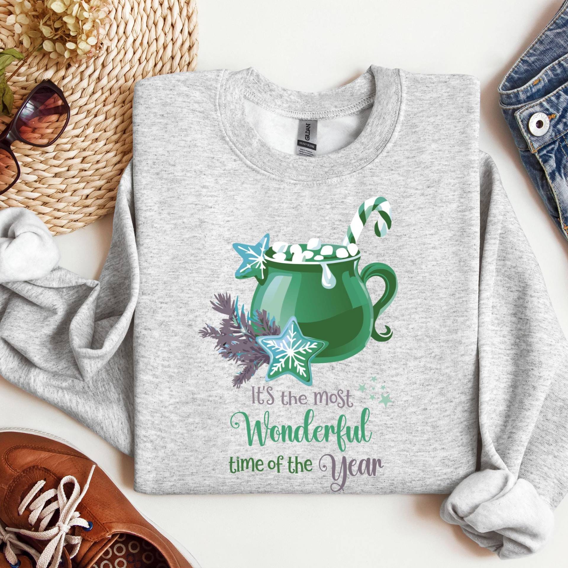 Sweatshirt Hot Cacao, It's The Most Wonderful Time Of Year, Unisex, Round Neck, Christmas Cookies, Candy Cane, Marshmallows, Green Cup von CreativeMaterial