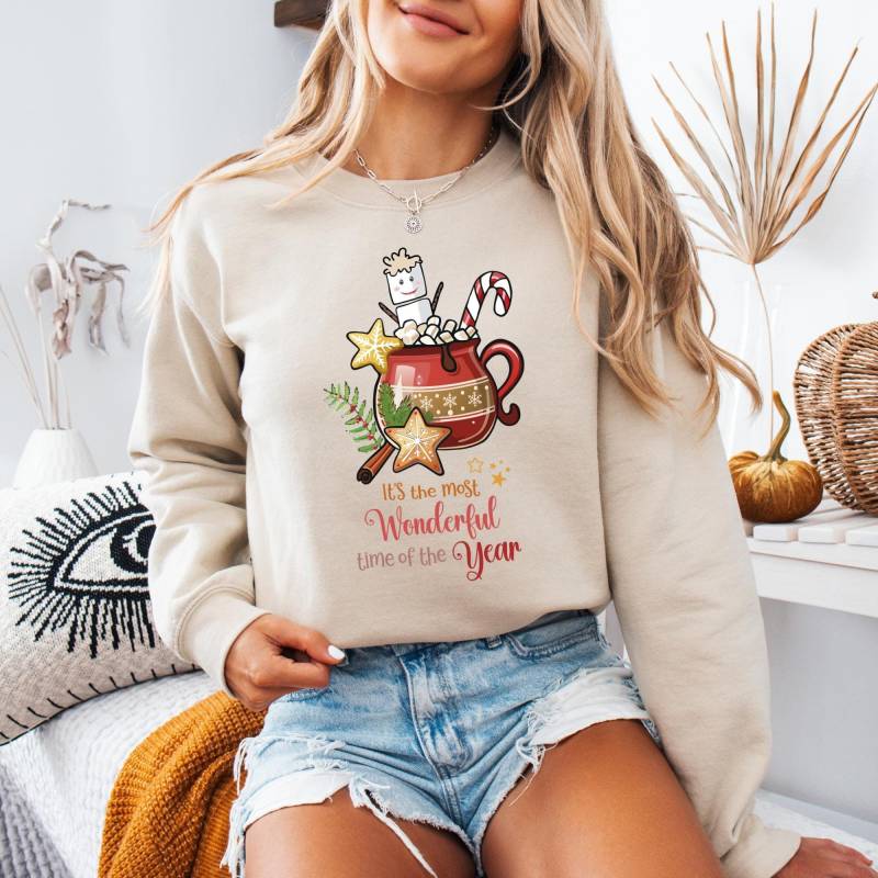 Sweatshirt Hot Cacao, Most Wonderful Time Of The Year, Unisex, Round, Christmas Cookies, Candy Cane, Marshmallows, Marshmallow Man, Cup von CreativeMaterial