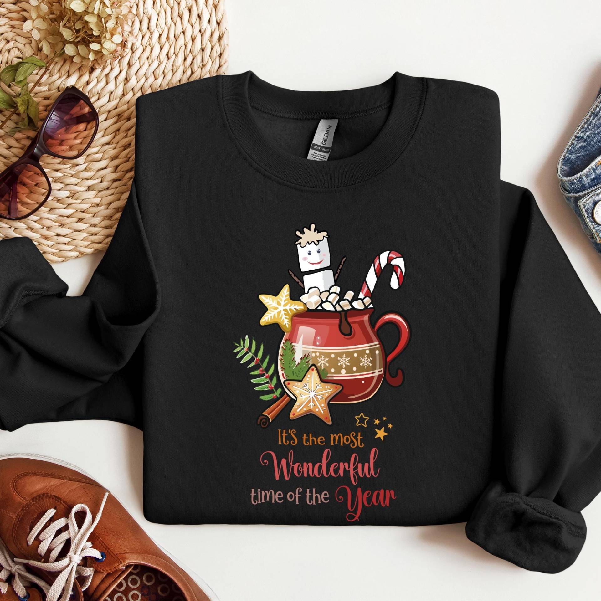 Sweatshirt Hot Cacao, Most Wonderful Time Of The Year, Unisex, Round, Christmas Cookies, Candy Cane, Marshmallows, Marshmallow Man, Cup von CreativeMaterial
