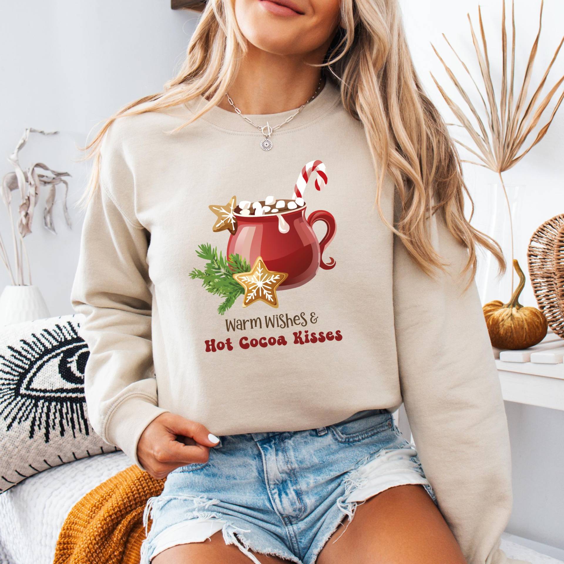 Sweatshirt Hot Cacao, Unisex, Round Neck, Winter, Christmas Cookies, Candy Cane, Marshmallows, Cozy, Xmas, Hot Cacao Kisses, Warm Wishes von CreativeMaterial
