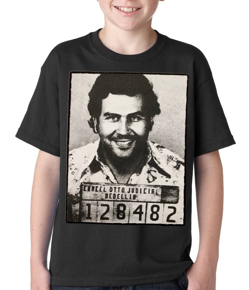 Pablo Escobar Lächelnd Verbrecherfoto Kinder T-Shirt #b628 von CreativeShirtsNY
