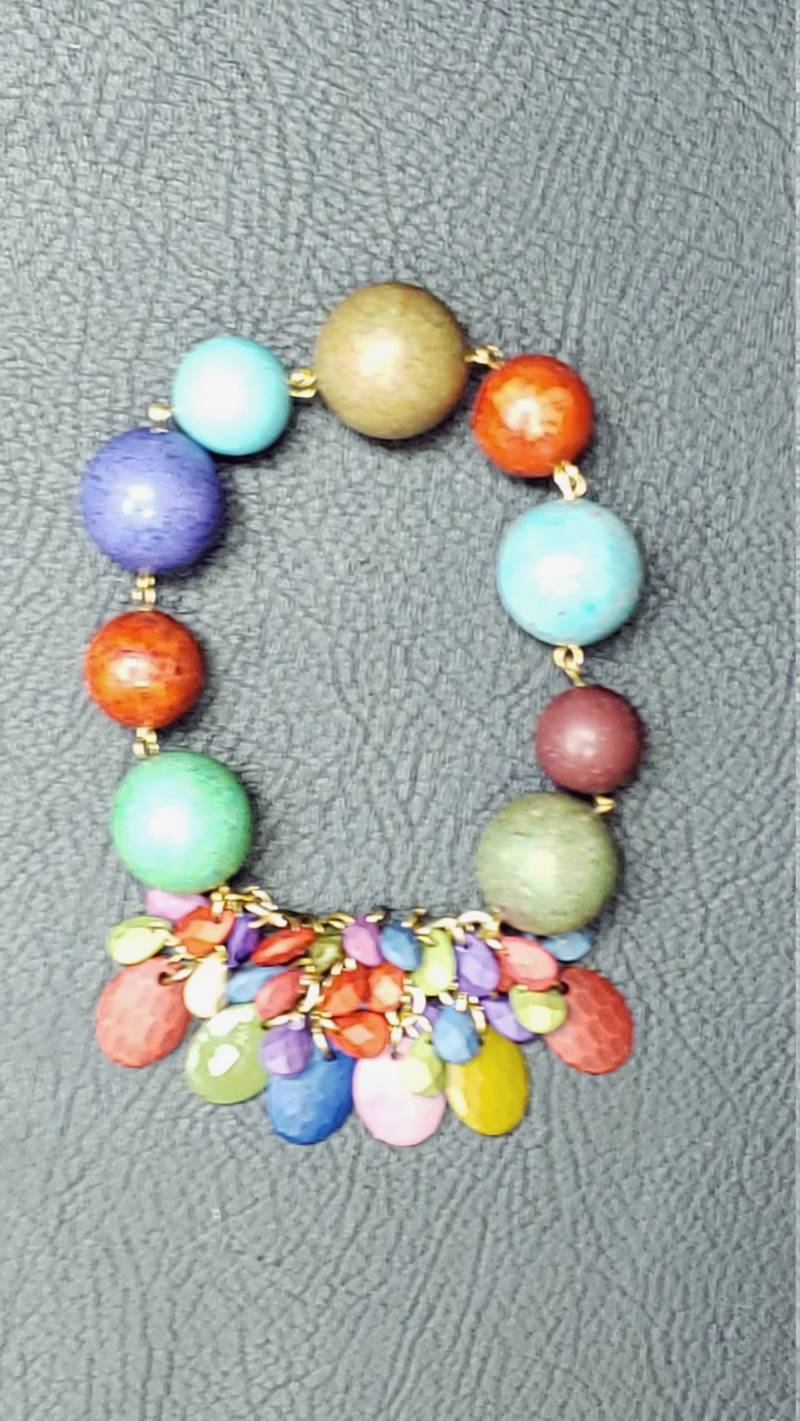 Rotes, Blaues, Grünes Und Lila Multi-Farbiges Tropfen Shingled Perlenarmband von CreativeThoughJewels