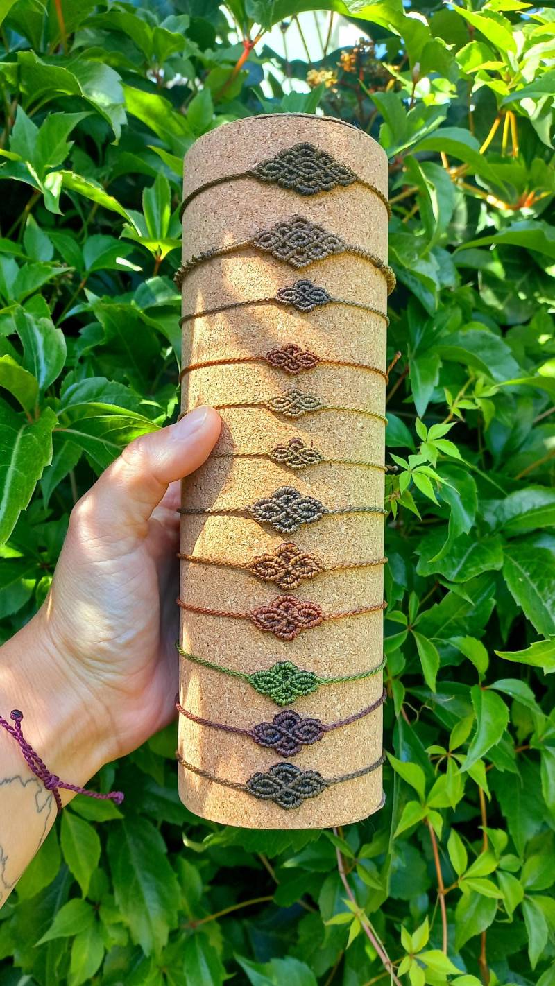 Makramee Armband Bracelet Verschiedene Farben Linhasita Makramee Armband Bracelet Verschiedene Farben Linhasita von CreativeWandaland