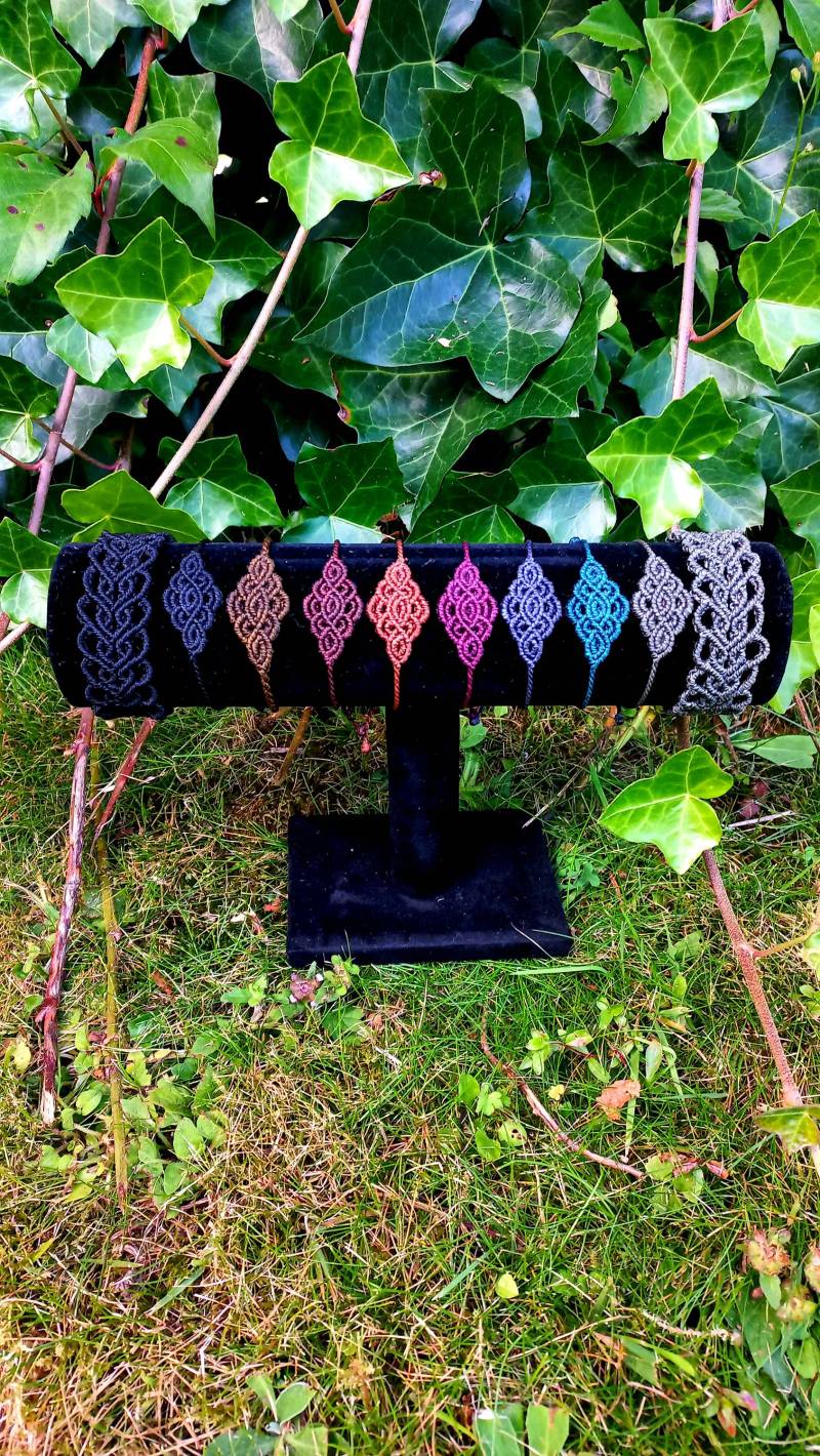 Makramee Armband Bracelet Verschiedene Farben Linhasita Makramee Armband Bracelet Verschiedene Farben Linhasita von CreativeWandaland