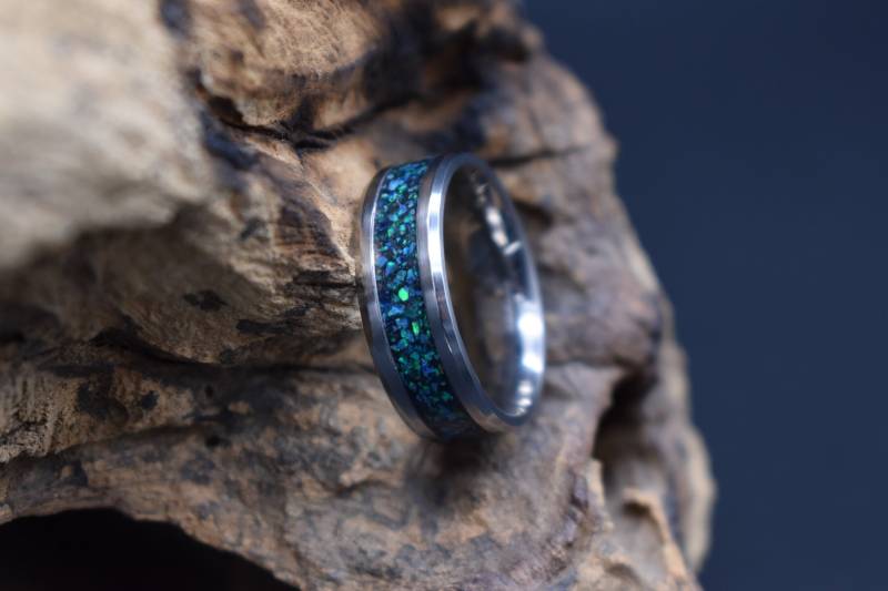 Partnerringe Ring Aus Titan Und Inlay Blauen Opalen Mit Schwarzem Mica. Edelstahl Herrenring Damenring in Handarbeit Hergestellt von CreativeWoodFactory