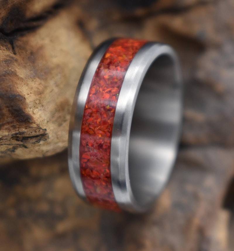 Partnerringe Ring Aus Titan Und Inlay Roten Opalen. Edelstahl Herrenring Damenring in Handarbeit Hergestellt von CreativeWoodFactory
