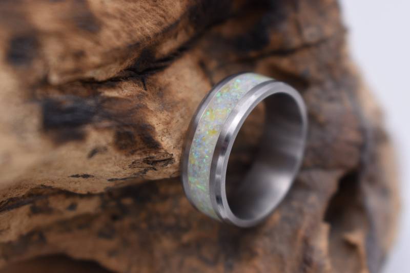 Partnerringe Ring Aus Titan Und Inlay Weißen Opalen. Edelstahl Herrenring Damenring in Handarbeit Hergestellt von CreativeWoodFactory