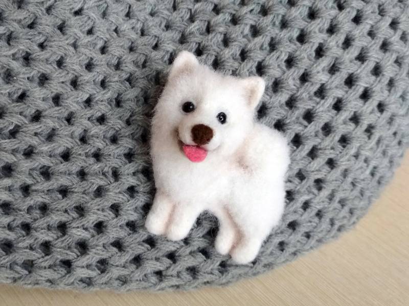 Samojede Nadelgefilzte Brosche 3D Hund Anstecknadel von CreativeWoolStore