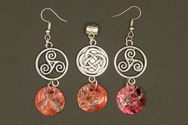 Anhänger Und Ohrringe Im Set Mit Perlmutt Charms von CreativebeadcraftDE