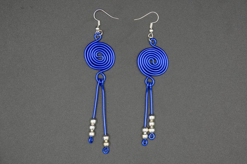 Ohrringe Aus Aluminiumdraht Und Metallperlen von CreativebeadcraftDE