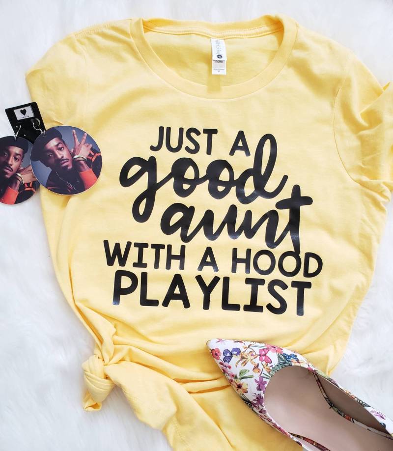 Gute Tante Mit Einem Hood Playlist T-Shirt von CreativelyBlu