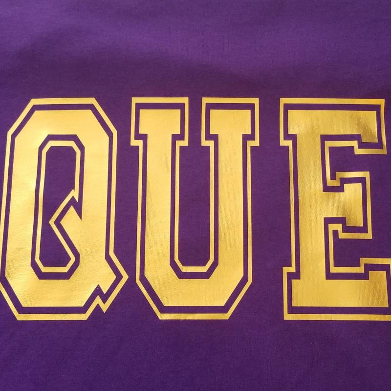 Que T-Shirt Que T-Shirt von CreativelyBlu