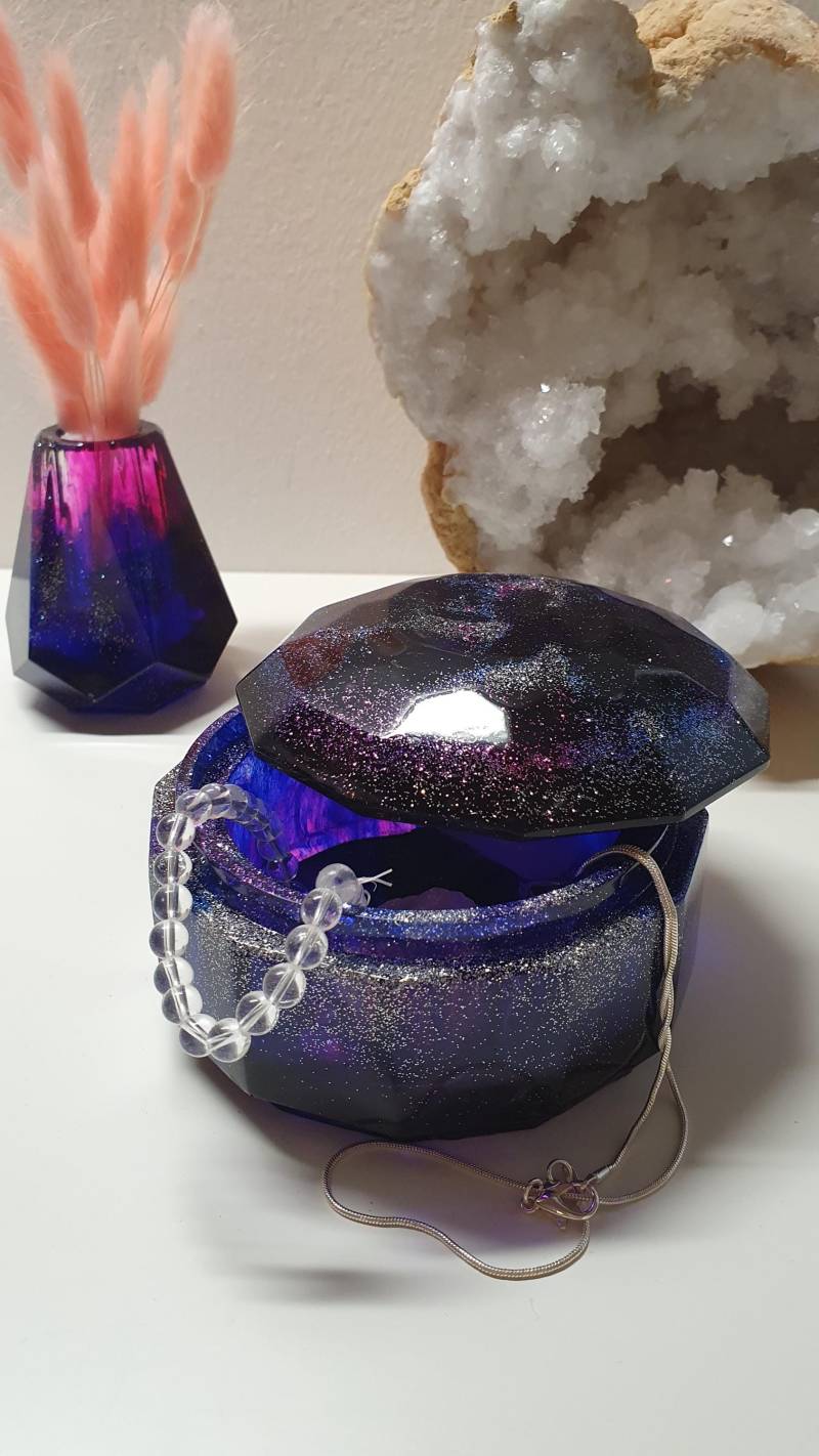 Dose Mit Deckel Aus Epoxidharz Dose Mit Deckel Aus Epoxidharz von Creativeofepoxid