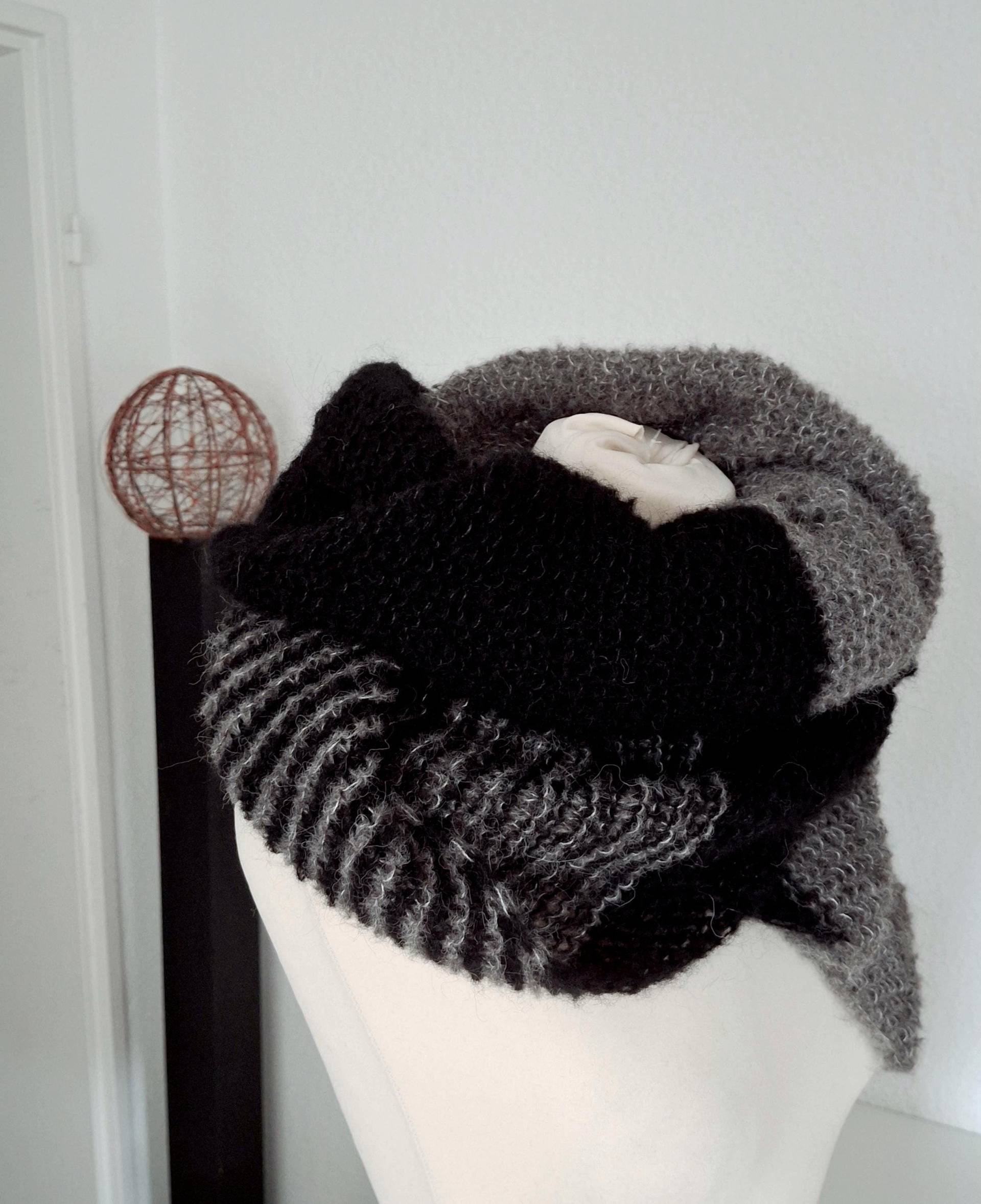 Alpaka Seide Dreieckstuch Schwarz Handgestrickt Alpaka Seide Dreieckstuch Schwarz Handgestrickt von Creativstoffe