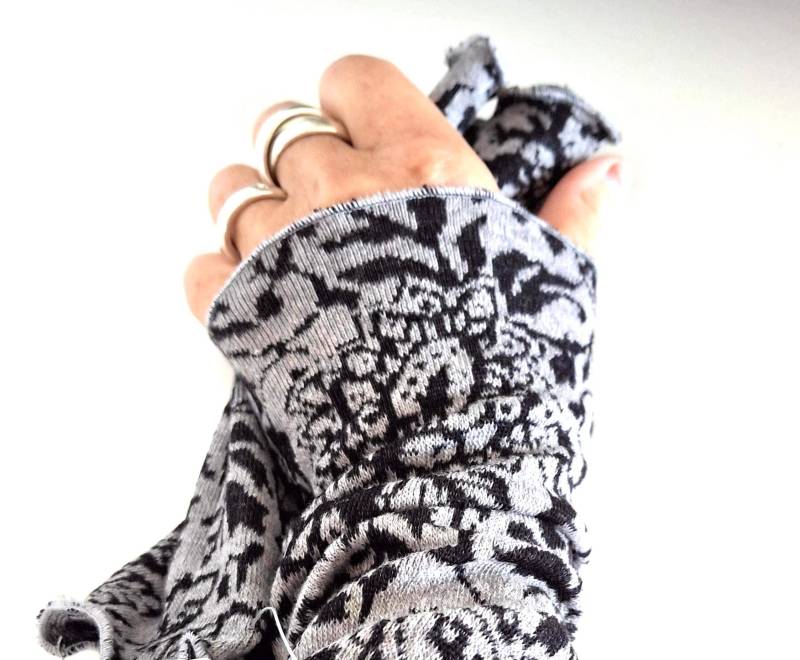 Armstulpen Stulpen, Pulswärmer Aus Weicher Baumwolle in Grau Schwarz Armstulpen Stulpen, Pulswärmer Aus Weicher Baumwolle in Grau Schwarz von Creativstoffe