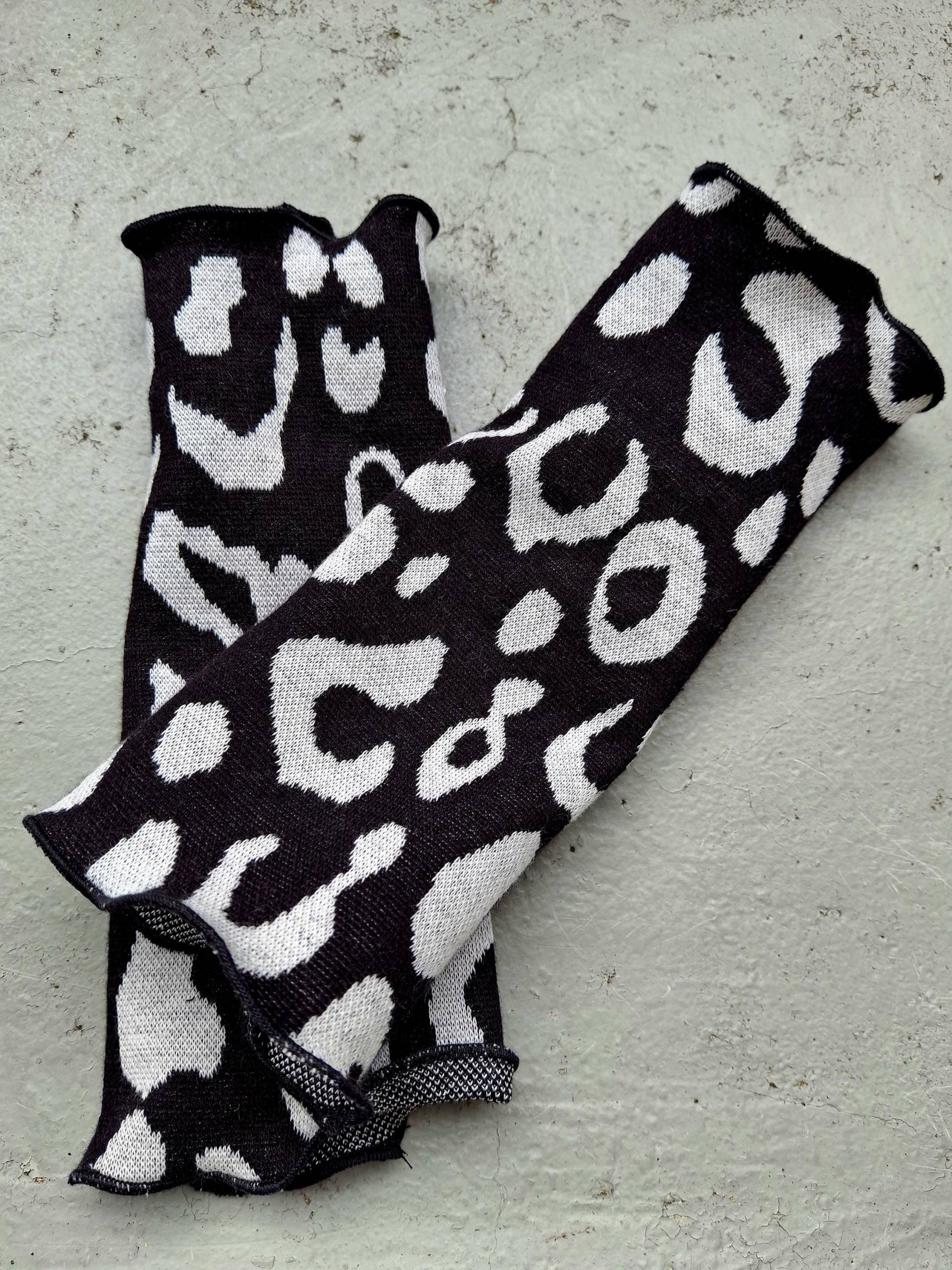 Baumwoll Stulpen, Armstulpen, Pulswärmer Aus Jacquard Strick Schwarz/Beige von Creativstoffe