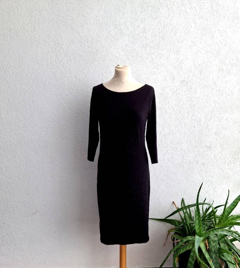 Cloque Jersey Kleid Schwarz U-Boot Ausschnitt Rosen Knielang von Creativstoffe