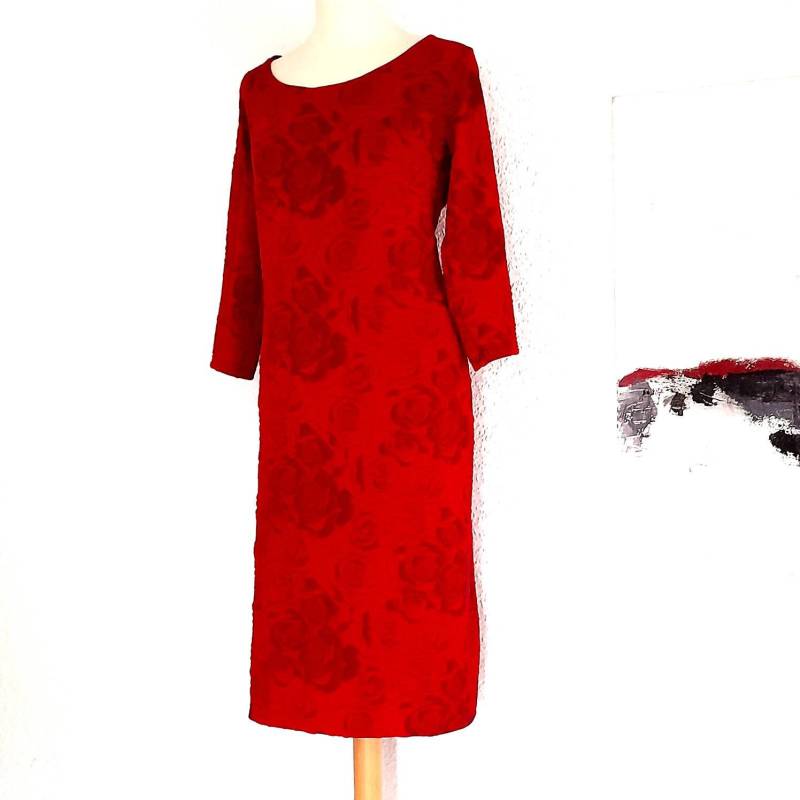Cloque Jersey Kleid Signalrot Mit Rundhalsausschnitt Rosenmuster Dreiviertelärmel von Creativstoffe