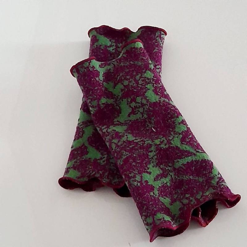 Grüne Jacquard Strick Stulpen Aus Wolle von Creativstoffe